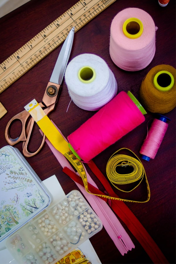 8 Must Have Basic Sewing Tools and Equipment Beginners Need to Know ...